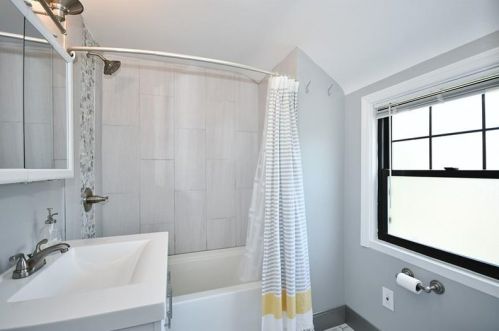 2327 Meadow Dr, Pittsburgh PA  15235-2740 exterior