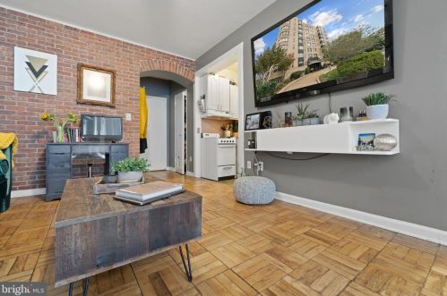 1 Scott Cir, Washington DC  20036-2207 exterior