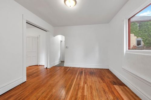 1560 Wealthy St, Grand Rapids MI 49506-2748 exterior