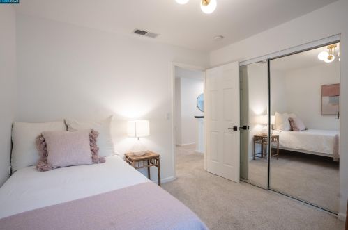 42 Oak Gate Pl, Concord CA 94523-7319 exterior