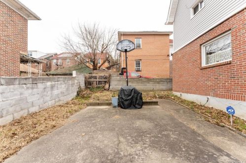 601 226 St, Bronx NY 10466-3932 exterior