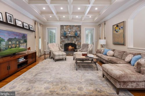 6421 Divine St, Mc Lean VA 22101-4702 exterior