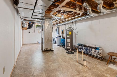 5493 Old Hwy 61, Duluth MN 55810-2116 exterior