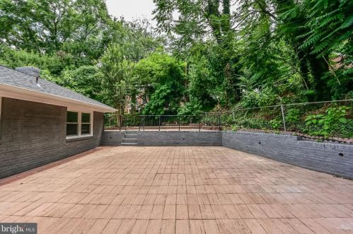 2002 Belle View Blvd, Alexandria VA 22307-1360 exterior