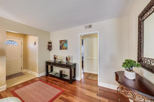 261 Berkley Ave, Elmhurst, IL 60126-3176