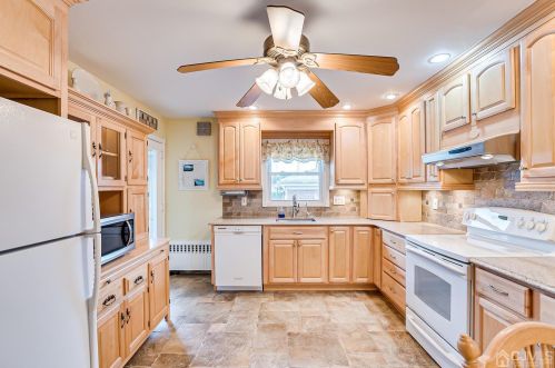 57 Barton St, Edison NJ 08837-2855 exterior