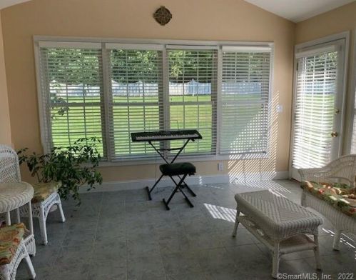 478 Taylor Rd, Enfield CT 06082-4047 exterior