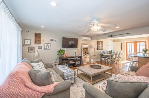 23 Concord Dr, Middletown RI 02842-5251 exterior