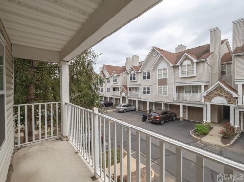 91 Inverness Dr, Edison NJ 08820-4654 exterior