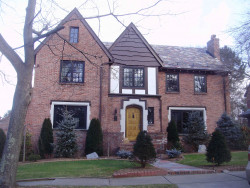 90 Mandalay Rd, Newton, MA 02459-1337