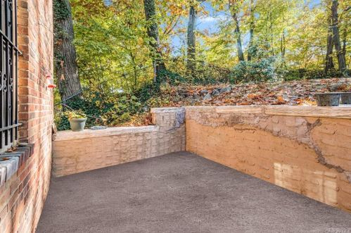 256 260th St, Bronx NY 10471-1822 exterior