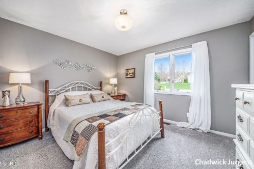 5542 Thoroughbred Dr, Wyoming MI 49418-8309 exterior