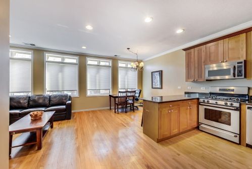 1144 Diversey Pkwy, Chicago, IL 60614-1319