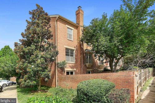 1454 Mclean Mews Ct, Mc Lean VA  22101-3824 exterior