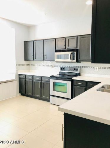 1804 Dunbar Dr, Phoenix AZ  85042-5799 exterior