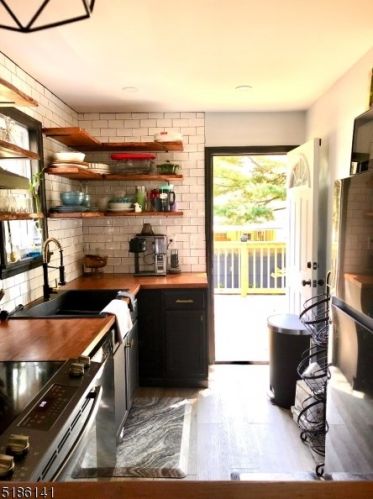 5 Bucknell Trl, Hopatcong NJ  07843-1760 exterior