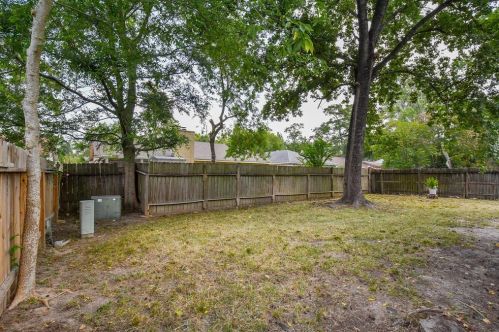 6907 Maple Fox Dr, Humble TX 77338-1425 exterior