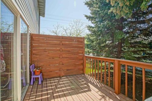 902 Thompson Dr, Madison WI  53704-7868 exterior