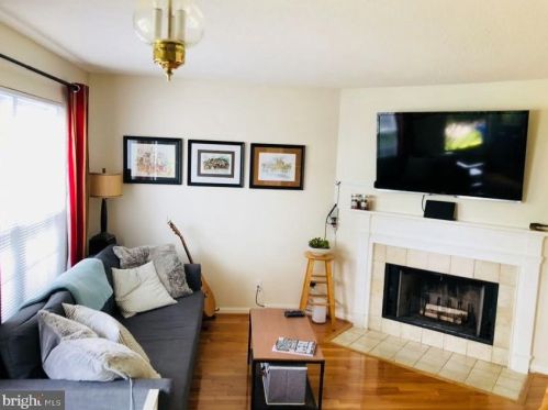 6619 High Valley Ln, Alexandria VA  22315-5009 exterior