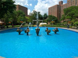 1579 Metropolitan Ave, Bronx NY  10462-6201 exterior
