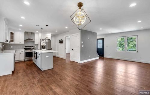 54 Passaic Ave, Hasbrouck Heights NJ 07604-2437 exterior