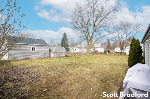 1317 Northlawn St, Grand Rapids MI 49505-3867 exterior