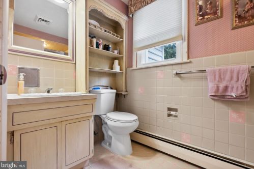 3883 Dempsey Ln, Huntingdon Valley PA  19006-1901 exterior