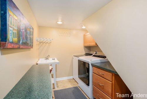 2536 Hall St, Grand Rapids MI 49506-3508 exterior