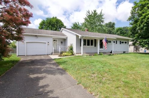39 Crow Ln, Springfield, MA 01109-1510