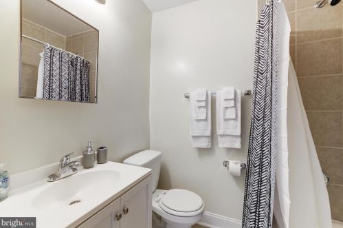 916 19 St, Washington DC 20002-4085 exterior