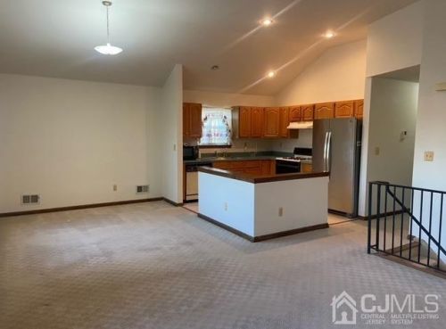 23 Harding Ave, Iselin, NJ 08830-1615