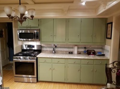 12 Adamsville Rd, Bridgewater NJ 08807-3049 exterior