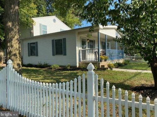 215 Main St, Pilesgrove NJ  08098-1043 exterior