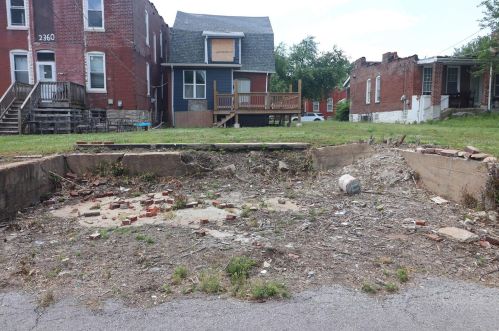 2356 Michigan Ave, Saint Louis MO 63104-1710 exterior