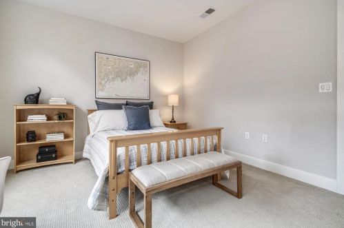 1125 Royal St, Alexandria VA 22314-4310 exterior