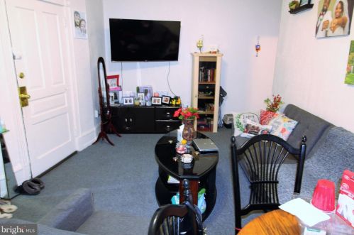 704 Chelten Ave, Philadelphia PA 19126-3712 exterior