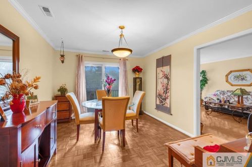 73 Laurel Holw Ct, Edison NJ 08820-1043 exterior