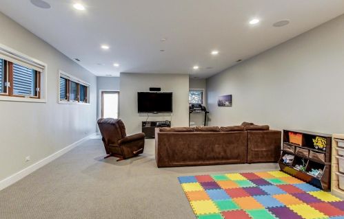 2637 Wayne Ave, Chicago IL 60614-1231 exterior