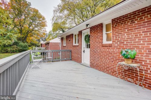 102 Mannakee St, Rockville MD 20850-1914 exterior