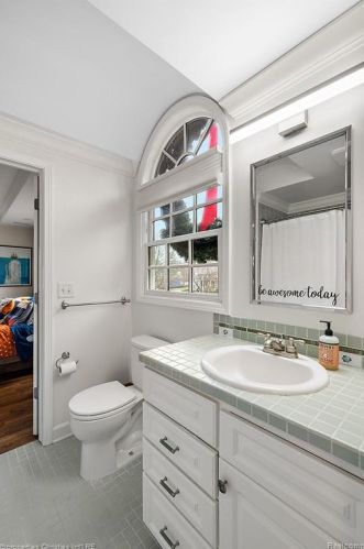 1174 Lakeside Dr, Bham MI 48009-1381 exterior