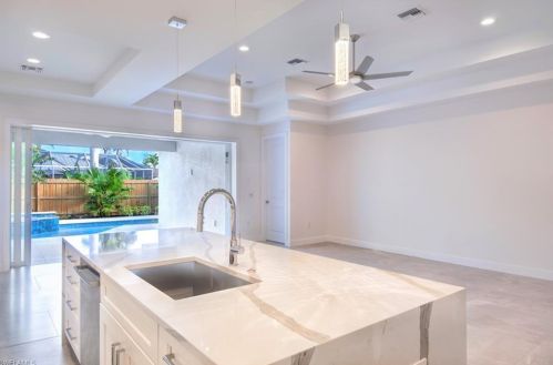 711 102 Ave, Naples FL 34108-3216 exterior