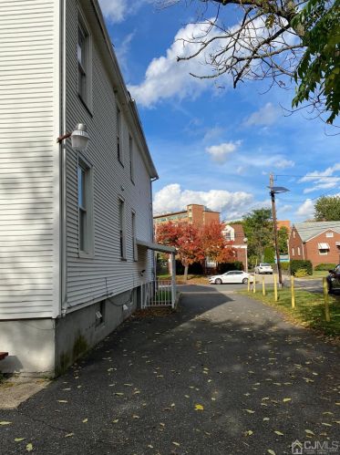 72 Duke St, New Brunswick NJ 08901-1707 exterior