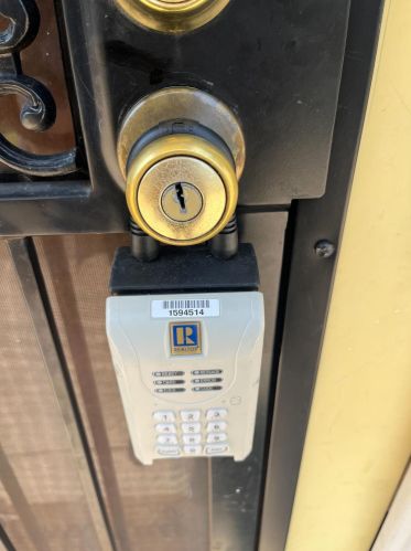 2222 Finn Pl, Milwaukee WI 53206-1338 exterior