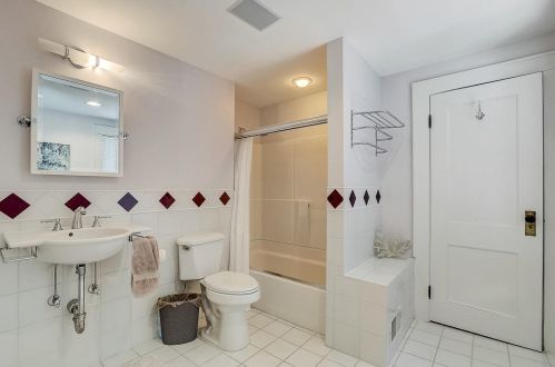 2230 Smt Ave, Milwaukee WI 53202-1245 exterior