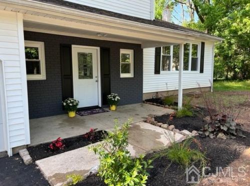 20 Sherwood Rd, Edison, NJ 08820-2312