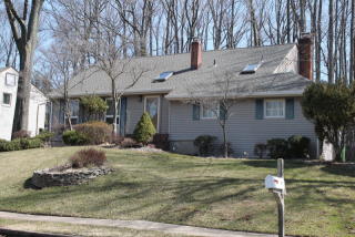 10 Greenwich Rd, Edison, NJ 08820-2222