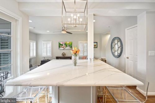 804 Enderby Dr, Alexandria VA 22302-2224 exterior