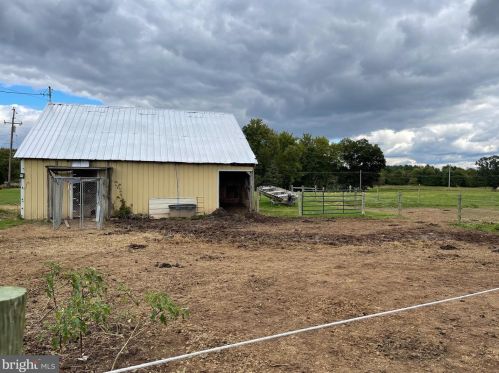 998 Plunkert Rd, Littlestown PA 17340-9643 exterior