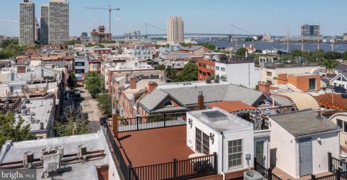 124 Bainbridge St, Philadelphia PA 19147-1866 exterior