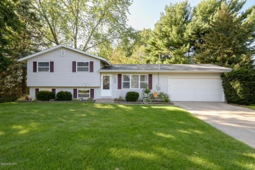 7110 Capri St, Kalamazoo, MI 49002-9415